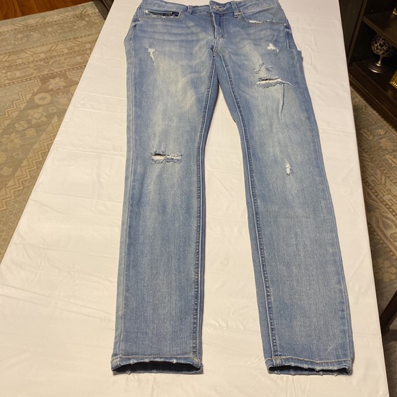 refuge women distressed jean size 6 blue color  in excellent condition - Picture 1 of 11